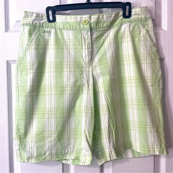 Izod Pants - Izod XFG Women’s Size 14 Light Green Plaid 10.5” Inseam Golf Shorts